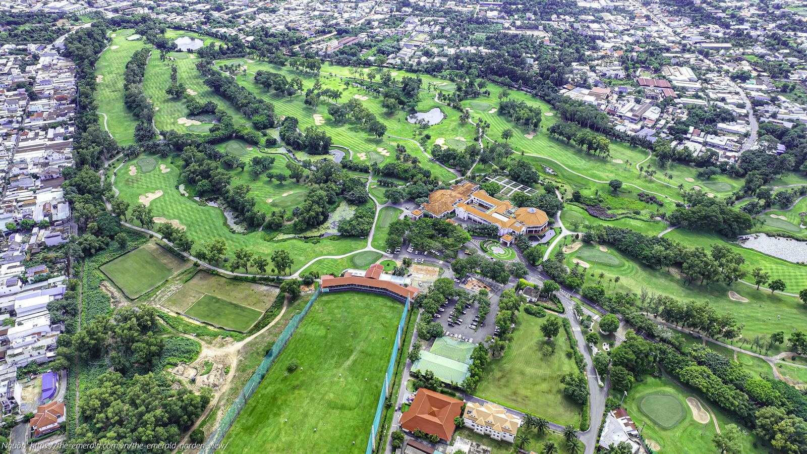 Tiện ích ngoại khu Sân Golf Sông Bé (5 phút) gần dự án căn hộ The Emerald Garden View